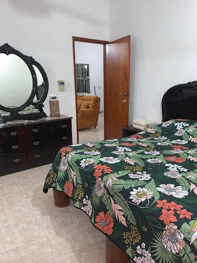 Casa Colonial Con Alberca En 坎昆 度假居